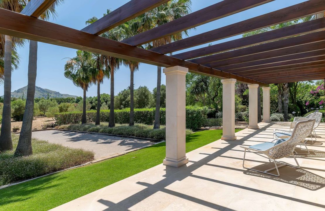 Stunning Finca Alcudia Mallorca with pool and landscaped gardens